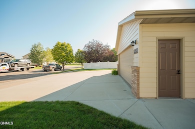 449 Napa Loop, Bismarck, ND 58504 - photo 4