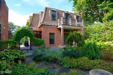 39 Franklin St, Saratoga Springs, NY 12866 - photo 3