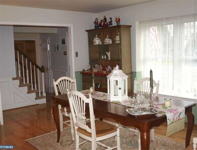 272 Maple Point Dr, Langhorne, PA 19047 - photo 2