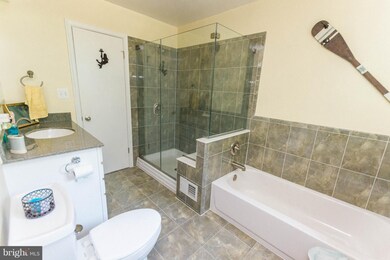 6597 Streamwood Ct, Sykesville, MD 21784 - photo 5