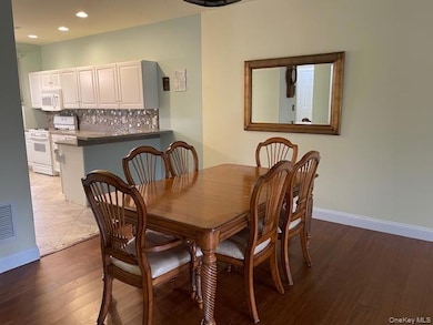 6 Oyster Cove Ln, Blue Point, NY 11715 - photo 2