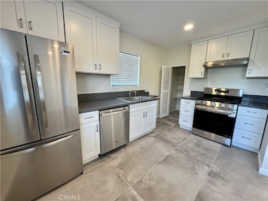 821 Avenue A unit B, Redondo Beach, CA 90277 - photo 3