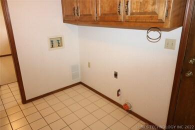 2624 Georgetown Dr, Bartlesville, OK 74006 - photo 6