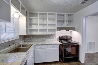 746 Collingswood Dr, Corpus Christi, TX 78412 - photo 2