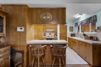 2566 Railway Ave-7