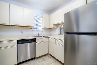 2437 Bedford St unit G7, Stamford, CT 06905 - photo 4