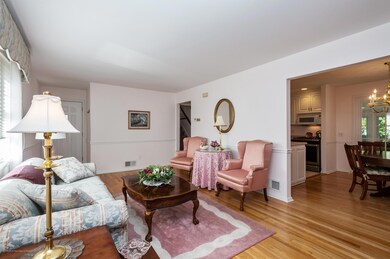 03_131CrestviewDr_1_LivingRoom_HiRes