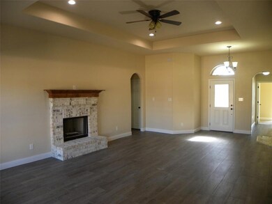 913 E 5th St, Springtown, TX 76082 - photo 5