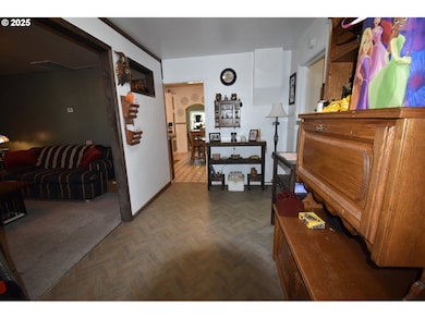 309 W 7th St, the Dalles, OR 97058 - photo 4