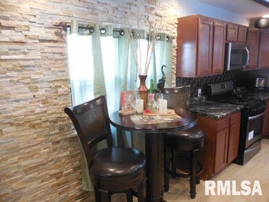 1848 W 6th St, Davenport, IA 52802 - photo 4