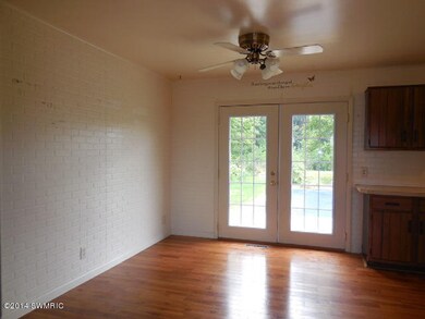 263-487427 Dining Area1