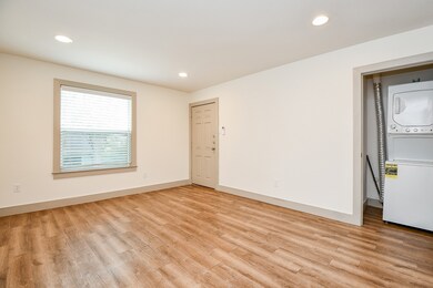 1009 Enid St unit 3, Houston, TX 77009 - photo 7