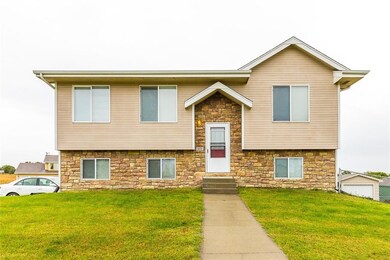 405 Crestview Dr, Runnells, IA 50237 - photo 2