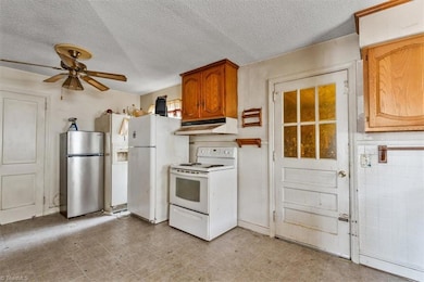 1517 Lovett St, Greensboro, NC 27403 - photo 6