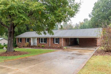 5504 Fallingbrooks Dr, Greensboro, NC 27407 - photo 3