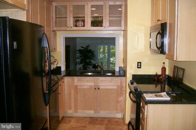 5914 Prince James Dr unit 76, Springfield, VA 22152 - photo 2