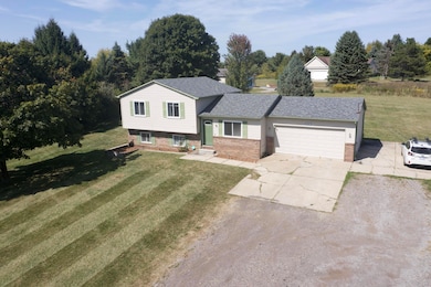 535 N Hacker Rd, Howell, MI 48843 - photo 6