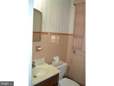 27 Golf Rd, Darby, PA 19023 - photo 7