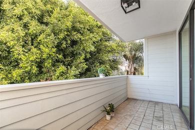 1550 Greenfield Ave unit 202, Los Angeles, CA 90025 - photo 3