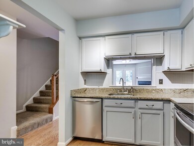 6534 Brick Hearth Ct, Alexandria, VA 22306 - photo 4