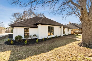 621 Evergreen Dr, Hurst, TX 76054 - photo 2