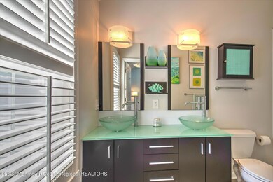 Owner's Full Bath