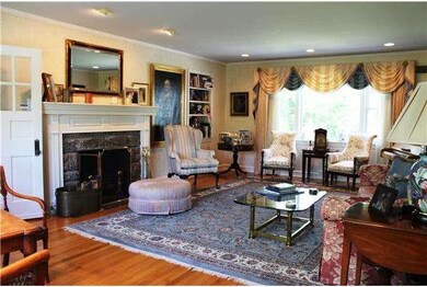 201 W Country Club Ln, Wallingford, PA 19086 - photo 2