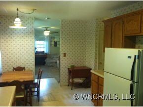 eat-in kitchen