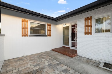 1711 Patlin Cir S, Largo, FL 33770 - photo 3