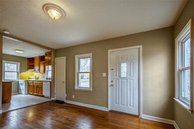 3947 40th St, Des Moines, IA 50310 - photo 3