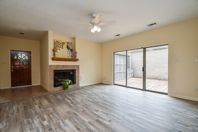 1639 Gingerleaf Ln, Houston, TX 77055 - photo 2