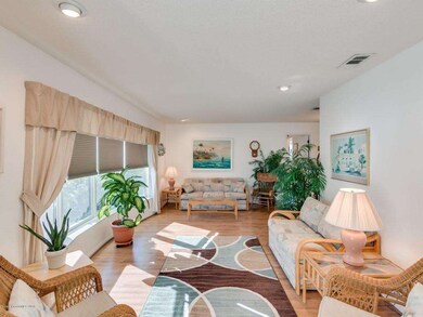 004_Living Room