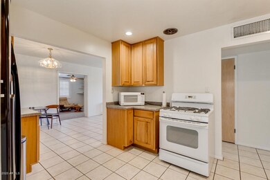 8048 N 12th St, Phoenix, AZ 85020 - photo 6