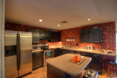 HDR-Rae-1406 W Los Arboles pl-kitchen