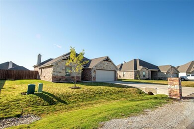 4013 Gallivant Dr, Granbury, TX 76049 - photo 6