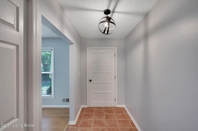 3006 S Melrose Dr, Louisville, KY 40299 - photo 6