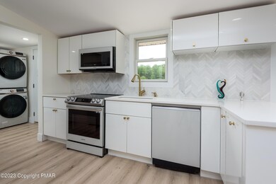 185 Center Rd, Stroudsburg, PA 18360 - photo 4