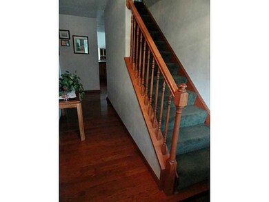 Entry/Foyer.