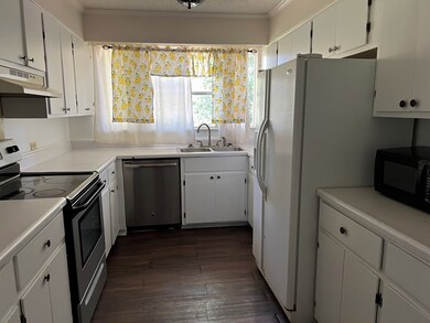 510 Forest Cir, Douglas, GA 31533 - photo 7