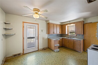 29488 Woodway Dr, Wickliffe, OH 44092 - photo 6