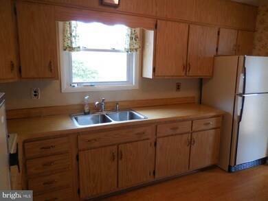 5708 Alan Dr, Clinton, MD 20735 - photo 6