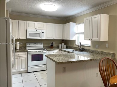 202 W Forest Oak Cir, Davie, FL 33325 - photo 2