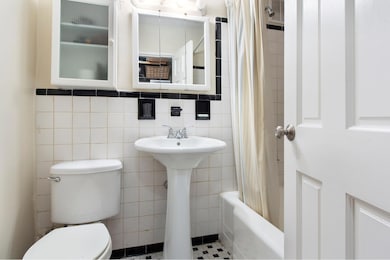 The York Gate unit 6H, New York, NY 10065 - photo 4