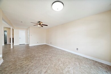 8118 Town Creek Dr, Houston, TX 77095 - photo 5