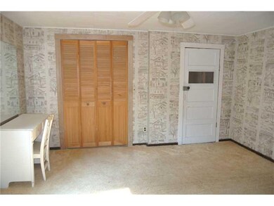 Master Bedroom. LARGE MASTER BEDROOM.  WITH 9X7 CL