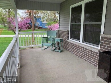 305 S Pearl St, Wayland, IA 52654 - photo 4