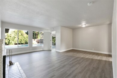 3402 4th Living room2