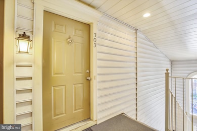 1735 Kingsgate Ct unit 303, Alexandria, VA 22302 - photo 2