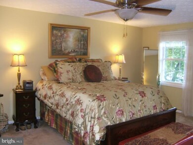 8487 Middle Run Dr, Springfield, VA 22153 - photo 6