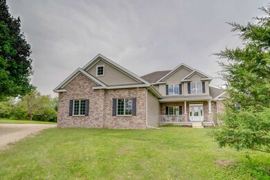 551 Echo Valley Rd, Brooklyn, WI 53521 - photo 2